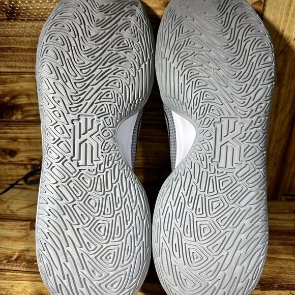 Nike Kyrie Flytrap 4 Wolf Grey White Black Shoes Men’s Size 14 CT1972-002 - Picture 5 of 7